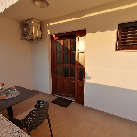 Apartment Mari Funtana Exterior foto