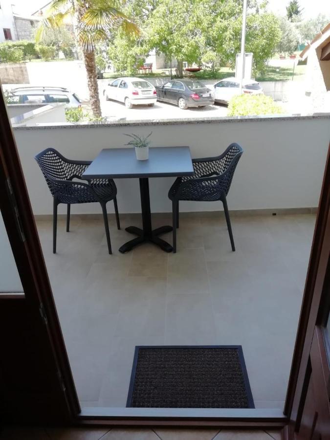 Apartment Mari Funtana Exterior foto