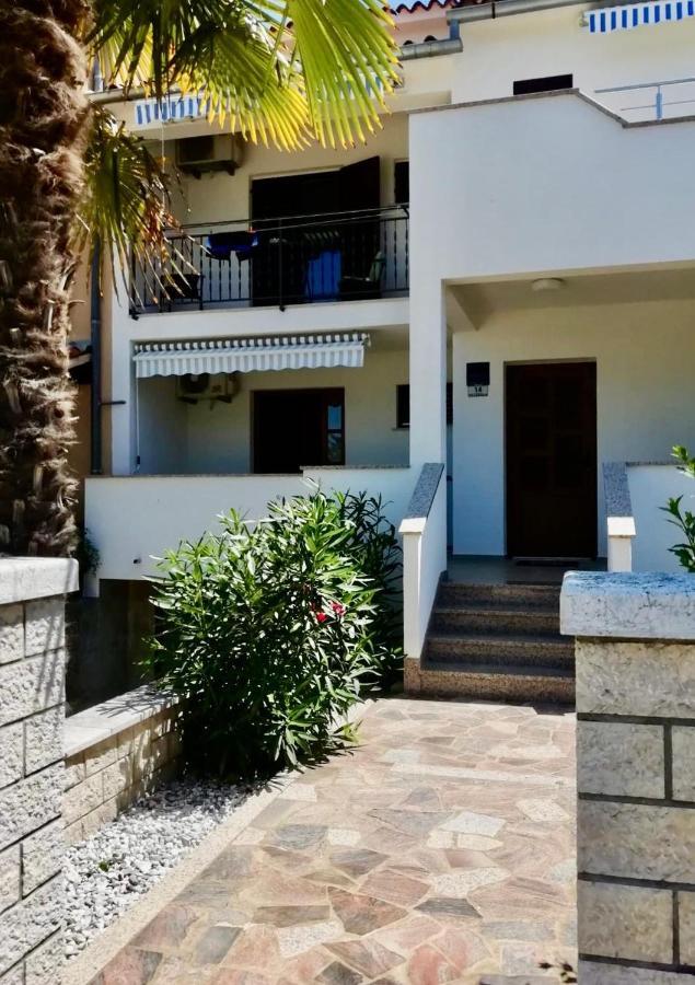 Apartment Mari Funtana Exterior foto