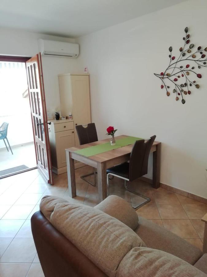 Apartment Mari Funtana Exterior foto
